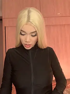 Ambar R0SSE online show from March 12, 2025, 5:46 am