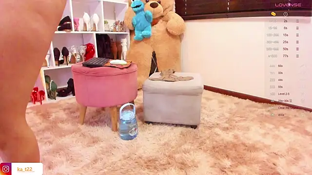 kariina  22 online show from September 17, 2025, 9:16 pm