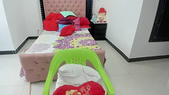 Karoline Moore online show from January 25, 2025, 5:51 pm