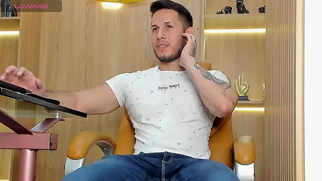 Snapshot of George_Diesell chatting on February 23, 2025, 8:33 pm George Diesell online show from February 23, 2025, 8:33 pm