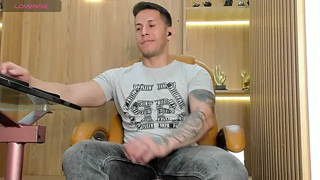 Snapshot of George_Diesell chatting on March 13, 2025, 9:16 pm George Diesell online show from March 13, 2025, 9:16 pm