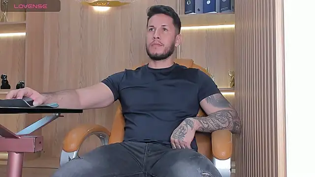 Snapshot of George_Diesell chatting on September 20, 2025, 8:43 pm George Diesell online show from September 20, 2025, 8:43 pm