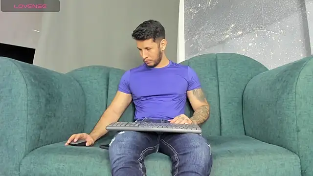 Snapshot of George_Diesell chatting on October 2, 2025, 4:19 am George Diesell online show from October 2, 2025, 4:19 am