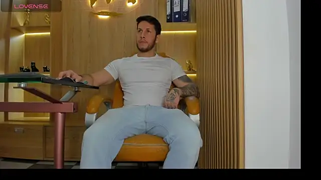 Snapshot of George_Diesell chatting on October 14, 2025, 5:08 am George Diesell online show from October 14, 2025, 5:08 am