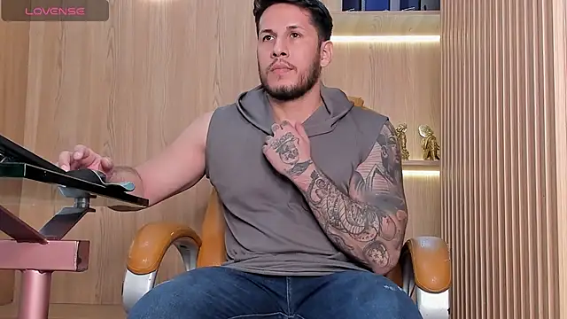 Snapshot of George_Diesell chatting on November 12, 2025, 4:02 am George Diesell online show from November 12, 2025, 4:02 am