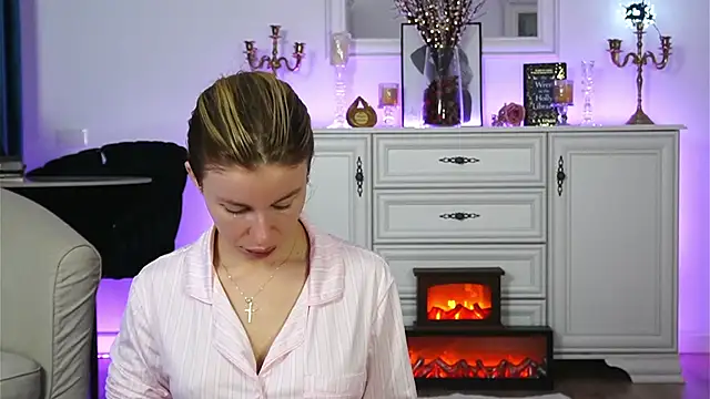 ivyleague  online show from October 16, 2025, 3:51 am