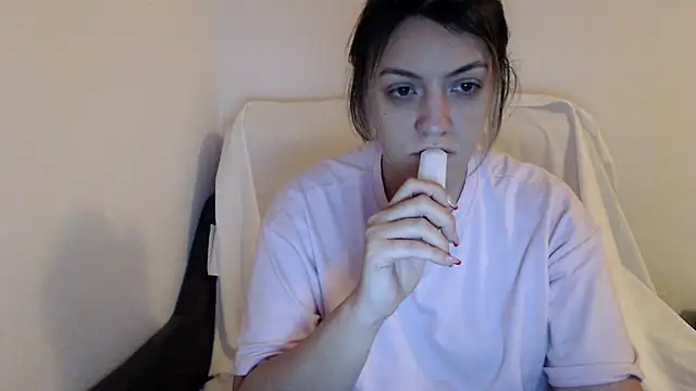Snapshot of Dyana_Kaylinn chatting on December 25, 2024, 7:34 pm Dyana Kaylinn online show from December 25, 2024, 7:34 pm
