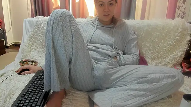 Snapshot of Dyana_Kaylinn chatting on January 7, 2025, 8:24 am Dyana Kaylinn online show from January 7, 2025, 8:24 am
