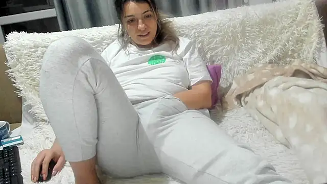 Snapshot of Dyana_Kaylinn chatting on January 11, 2025, 4:48 am Dyana Kaylinn online show from January 11, 2025, 4:48 am