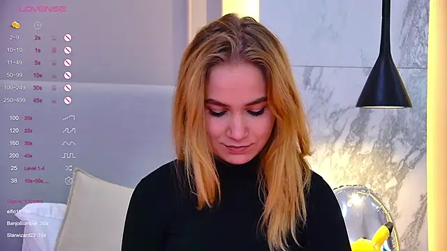 Snapshot of EllenaGreen chatting on December 5, 2024, 8:44 pm EllenaGreen online show from December 5, 2024, 8:44 pm