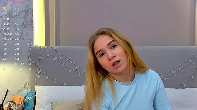 Snapshot of EllenaGreen chatting on December 20, 2024, 9:17 pm EllenaGreen online show from December 20, 2024, 9:17 pm