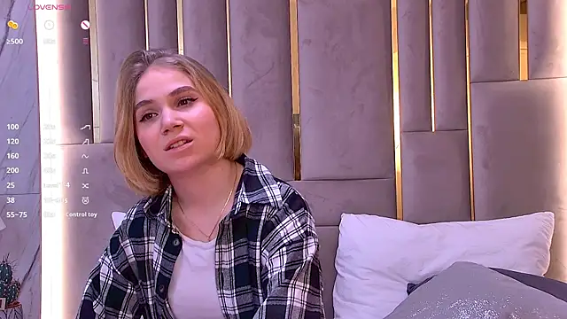 Snapshot of EllenaGreen chatting on January 20, 2025, 7:14 pm EllenaGreen online show from January 20, 2025, 7:14 pm