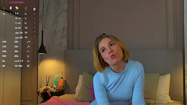 Snapshot of EllenaGreen chatting on February 8, 2025, 8:53 pm EllenaGreen online show from February 8, 2025, 8:53 pm