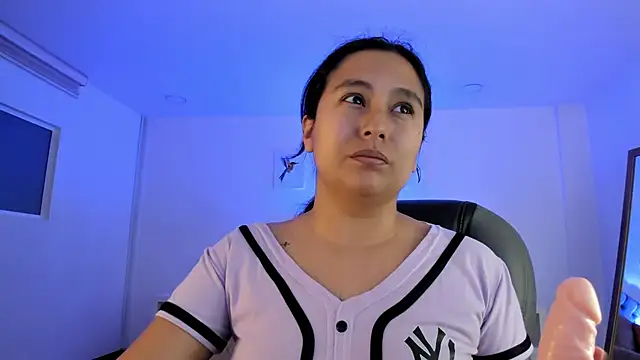  Natalie18 online show from November 6, 2025, 3:51 am