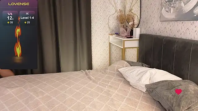 YourSweetDream  online show from September 18, 2025, 7:43 am