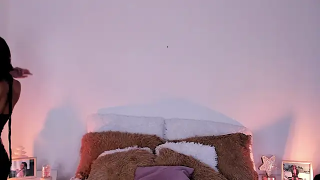 rosemonrooe online show from September 20, 2025, 3:02 pm