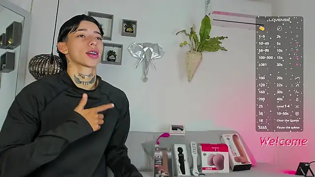 AmberAdams  online show from December 19, 2025, 3:08 pm