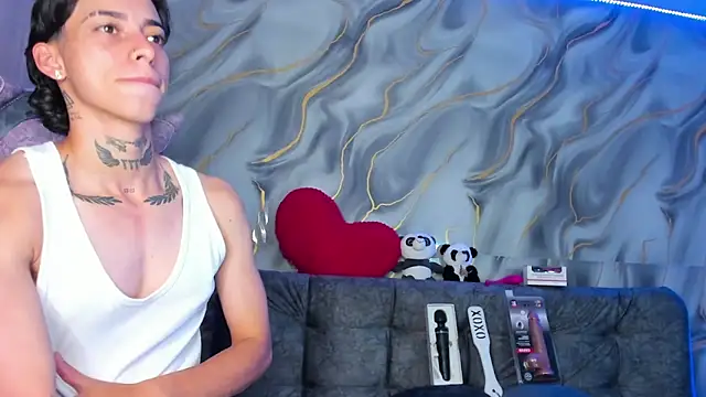 AmberAdams  online show from April 17, 2026, 5:05 pm