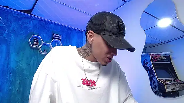 Liam lee online show from December 9, 2024, 4:37 pm