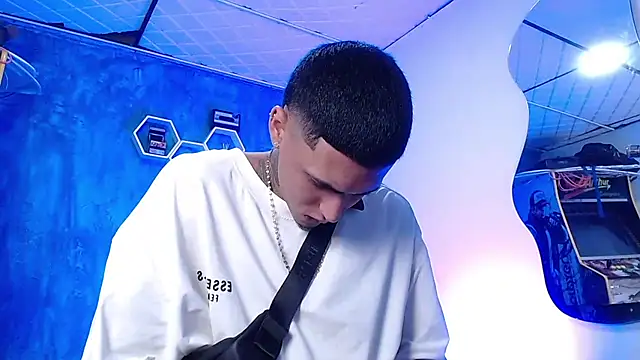 Liam lee online show from December 24, 2024, 4:08 pm