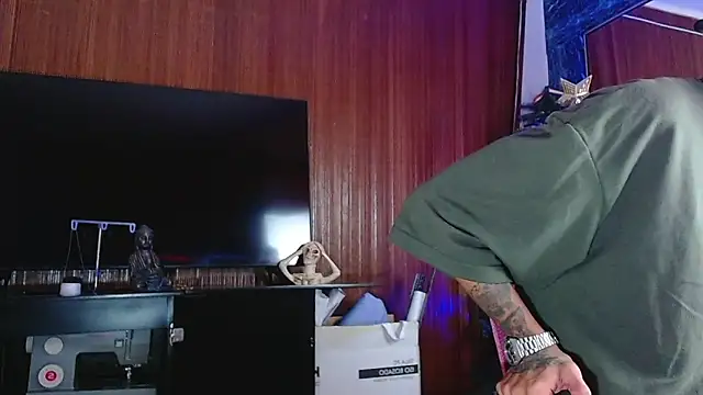 Liam lee online show from December 16, 2025, 10:37 pm