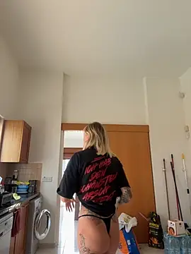 Snapshot of haileyhope_ chatting on October 3, 2025, 8:55 am haileyhope  online show from October 3, 2025, 8:55 am