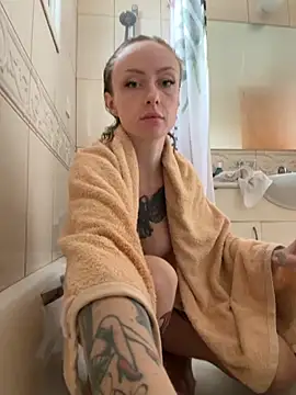 Snapshot of haileyhope_ chatting on November 29, 2025, 9:45 am haileyhope online show from November 29, 2025, 9:45 am