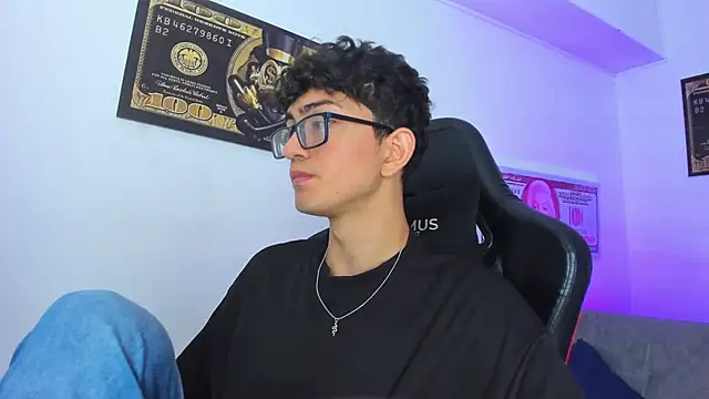 TylerWhite  online show from March 12, 2025, 2:52 am