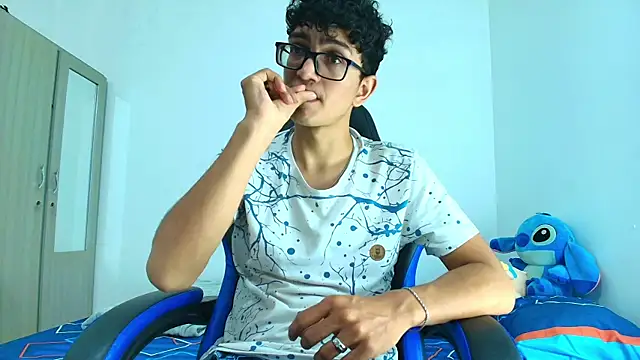 TylerWhite  online show from March 22, 2025, 3:20 am