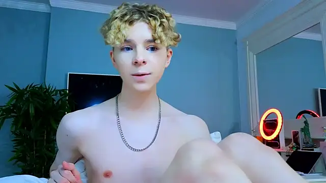 Snapshot of Kudi_Minnt chatting on January 3, 2025, 9:57 pm Kudi Minnt online show from January 3, 2025, 9:57 pm