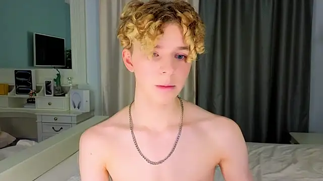 Snapshot of Kudi_Minnt chatting on January 10, 2025, 7:11 pm Kudi Minnt online show from January 10, 2025, 7:11 pm