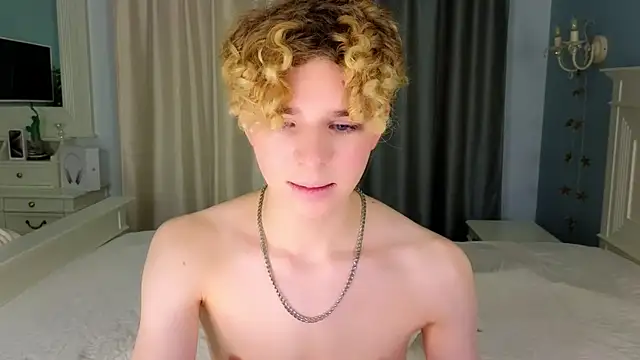 Snapshot of Kudi_Minnt chatting on January 17, 2025, 7:38 pm Kudi Minnt online show from January 17, 2025, 7:38 pm