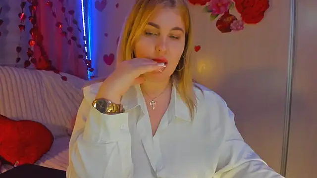 CoraSwon online show from February 21, 2025, 9:32 pm