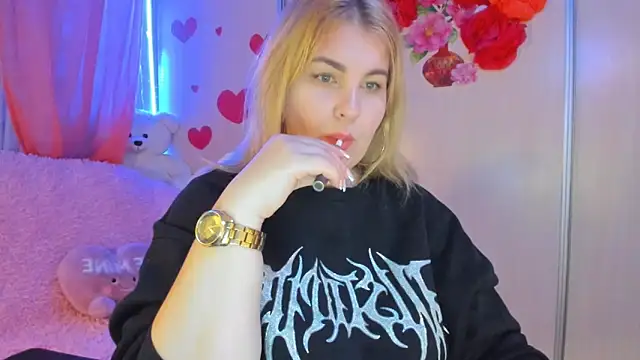 CoraSwon online show from February 28, 2025, 9:12 pm