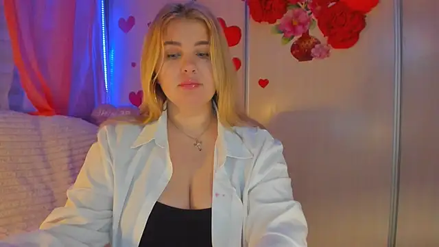 CoraSwon online show from March 4, 2025, 9:00 pm