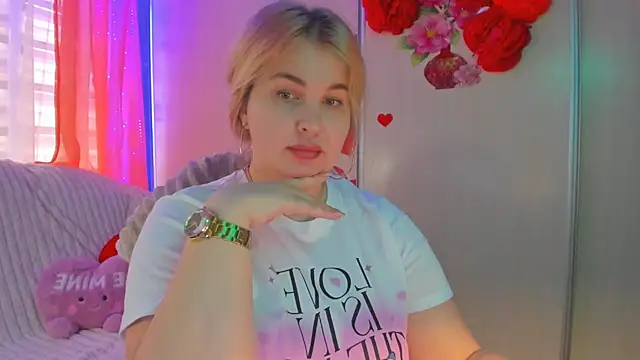 CoraSwon online show from March 14, 2025, 8:42 am