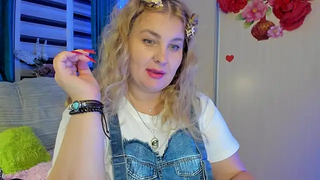 CoraSwon online show from September 30, 2025, 6:57 pm