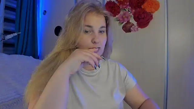 CoraSwon online show from October 14, 2025, 5:47 pm