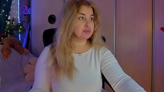 CoraSwon online show from February 3, 2026, 7:24 am