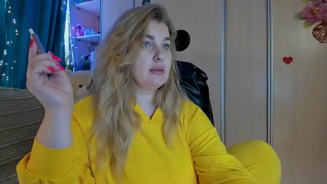 CoraSwon online show from March 10, 2026, 2:33 pm