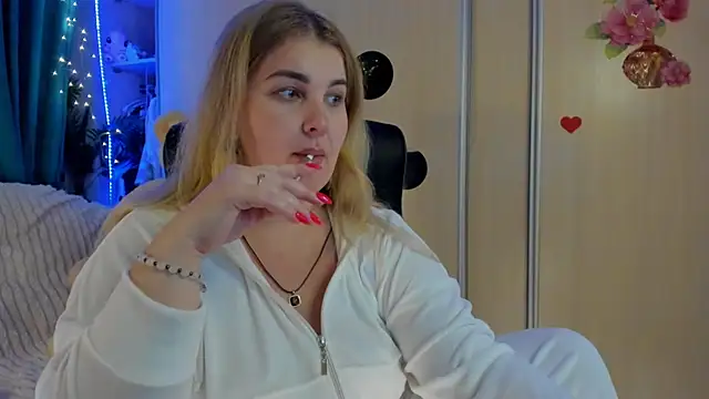 CoraSwon online show from March 16, 2026, 6:12 pm