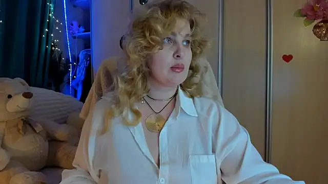 CoraSwon online show from March 18, 2026, 6:00 pm