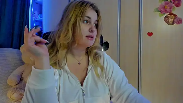 CoraSwon online show from April 14, 2026, 7:25 am