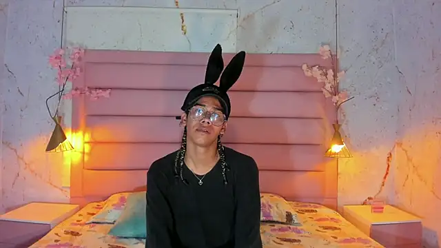 Maxim-Walker online show from October 28, 2025, 3:10 am