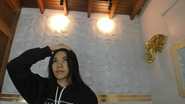 Emiily Parkerr online show from March 18, 2025, 8:14 am