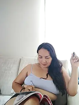 Snapshot of allison-dreams chatting on December 29, 2024, 8:15 pm allison-dreams online show from December 29, 2024, 8:15 pm