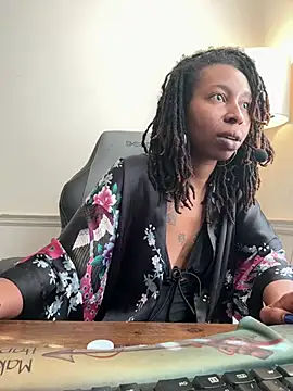 Snapshot of LeyaHoneybuns chatting on January 23, 2025, 5:21 pm LeyaHoneybuns online show from January 23, 2025, 5:21 pm