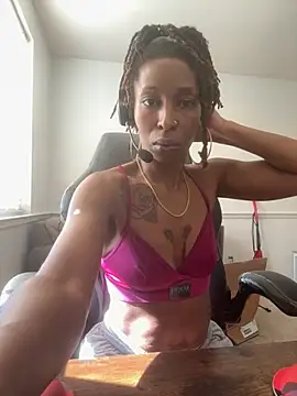 LeyaHoneybuns online show from November 17, 2025, 5:19 pm