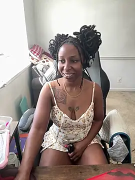 LeyaHoneybuns online show from April 8, 2026, 4:07 pm