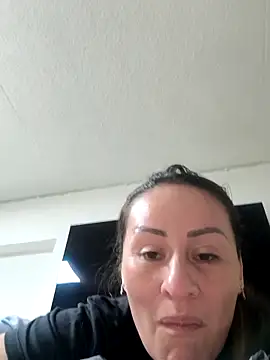 LuisaFernanda170823 online show from October 25, 2025, 3:18 pm